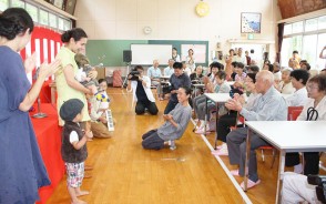 嬉野宇気郷の敬老会