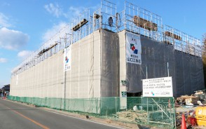 明和・建設中の津波避難タワー