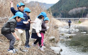蛍の幼虫放流
