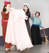 シンデレラの劇、即完売で追加決定