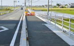 190531明和町根倉の歩道