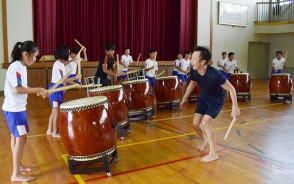 190905漕代小で和太鼓体験