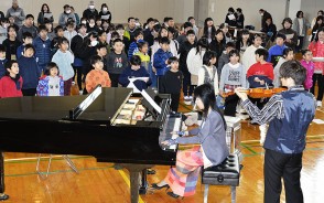 200220佐奈小で演奏会