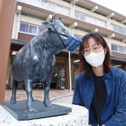 200513駅前の松阪牛像にマスク