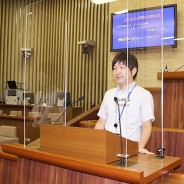 200909市議会議場に透明版