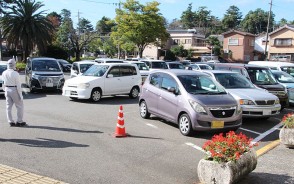 201012市役所表の駐車場