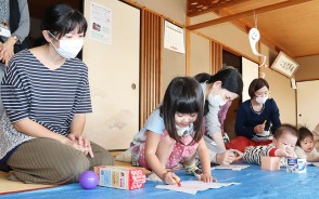 201008嬉野で親子がおもちゃ作り