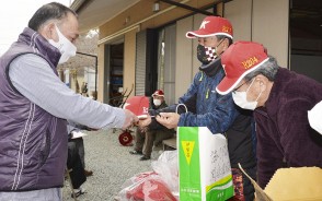210306金剛ケ丘で協力隊員に制帽授与
