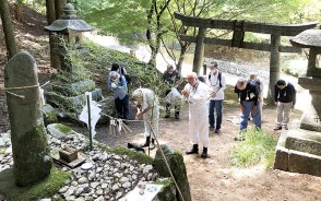 210727堀坂山で竹上げ祭