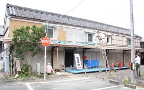 211025明治の米蔵、保全に補助