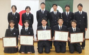 220108県優秀選手で表彰・三重高ソフトテニス部