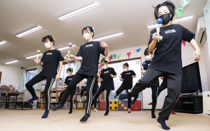 220511笑顔届けるけん玉ダンス