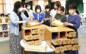 220617小野江小、貸出カード入れを再生
