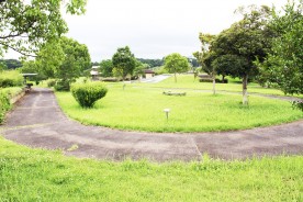 大型遊具が設置される場所=多気町四疋田の天啓公園で